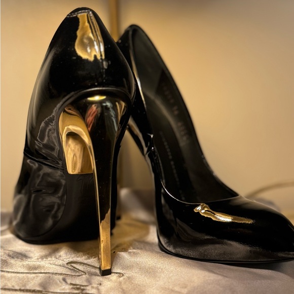 Giuseppe Zanotti Black and Gold Heels with Metallic Accents - Picture 3 of 6